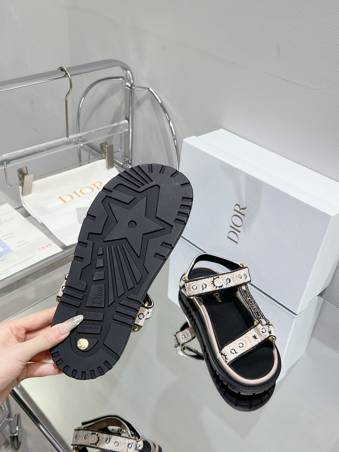 CD D-Wave Sandal In Light Pink Black Cowhide 100761