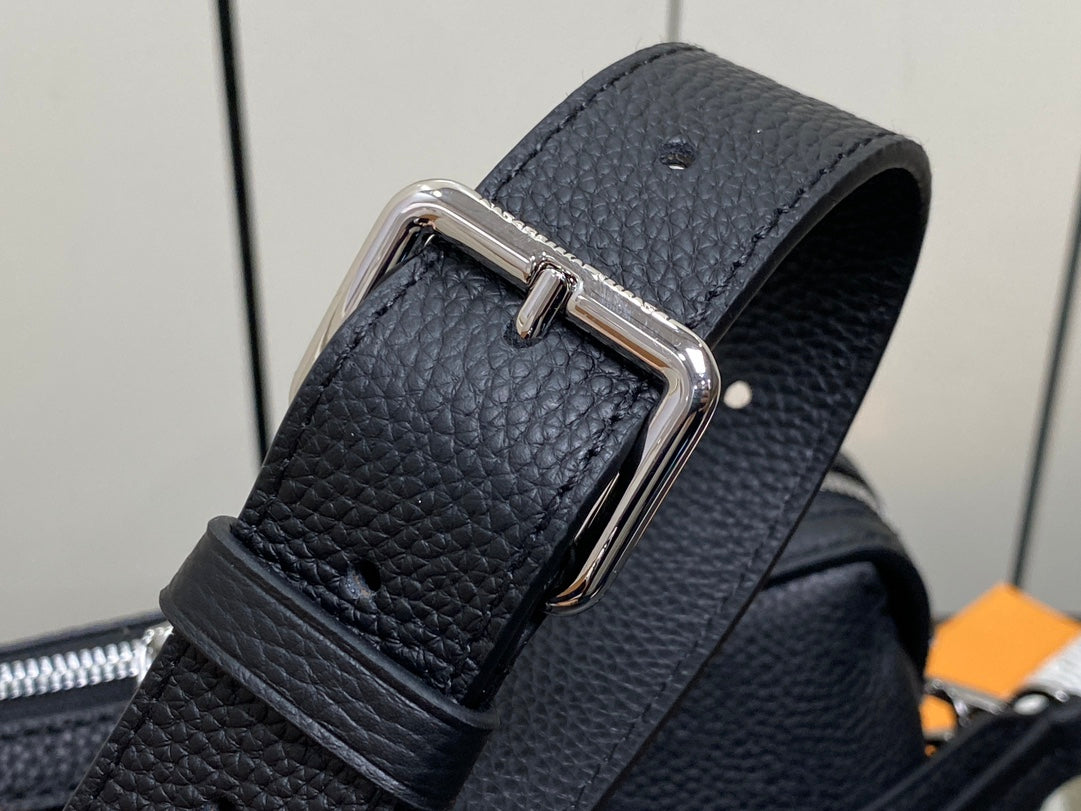 hand it all pm 29cm black mahina calfskin
