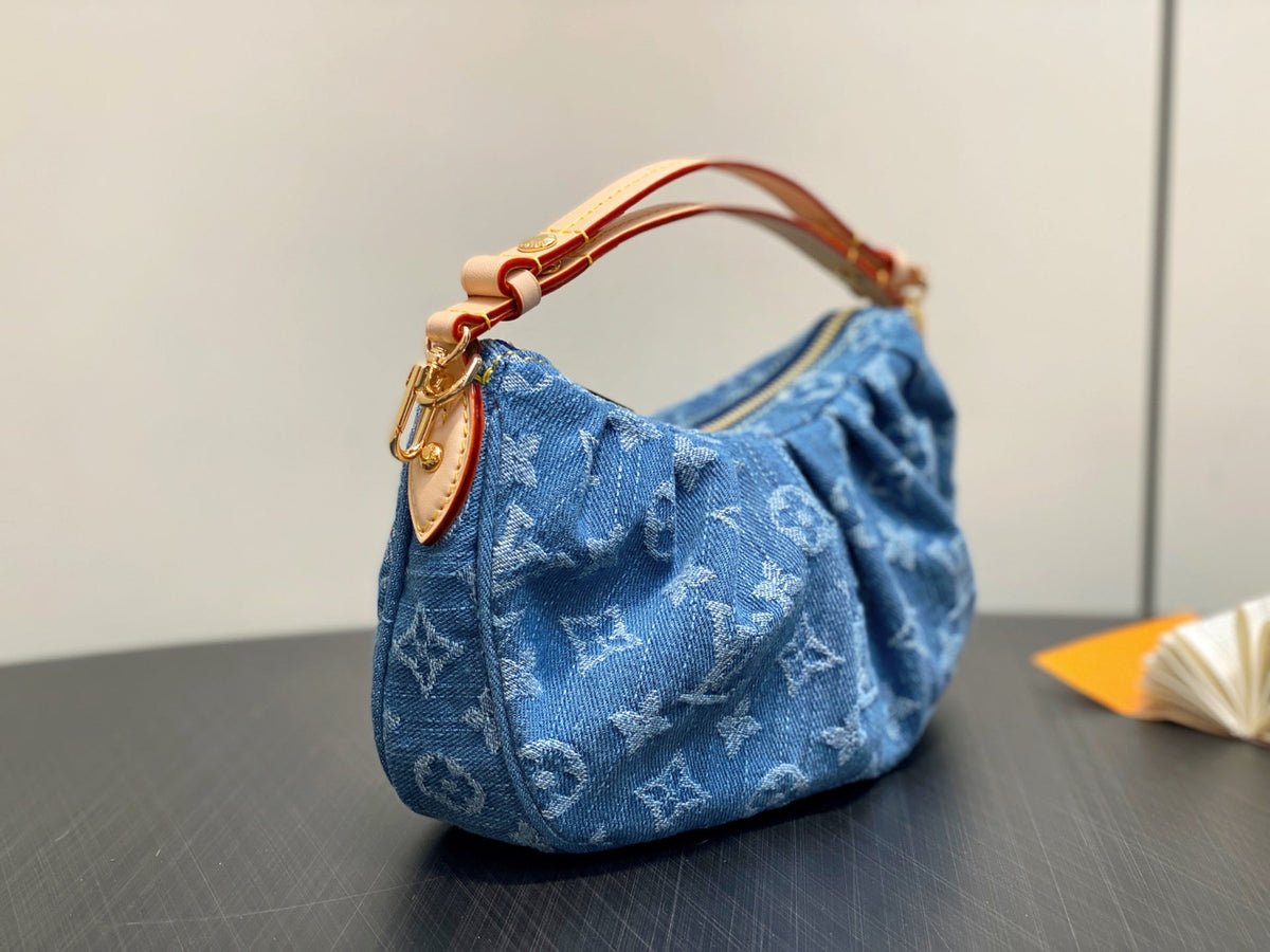 LV Pochette Valley 21cm Blue Denim