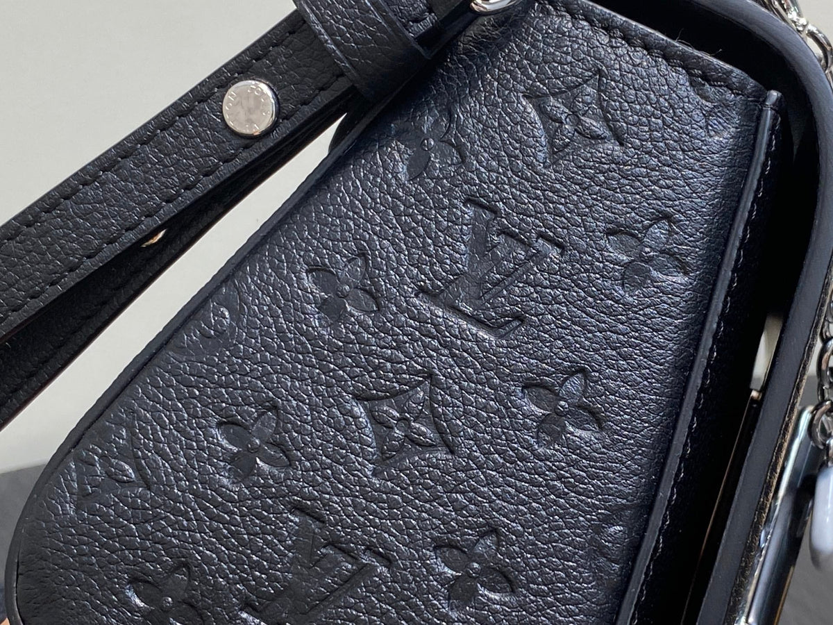Twist MM Slim 23cm Black Calfskin