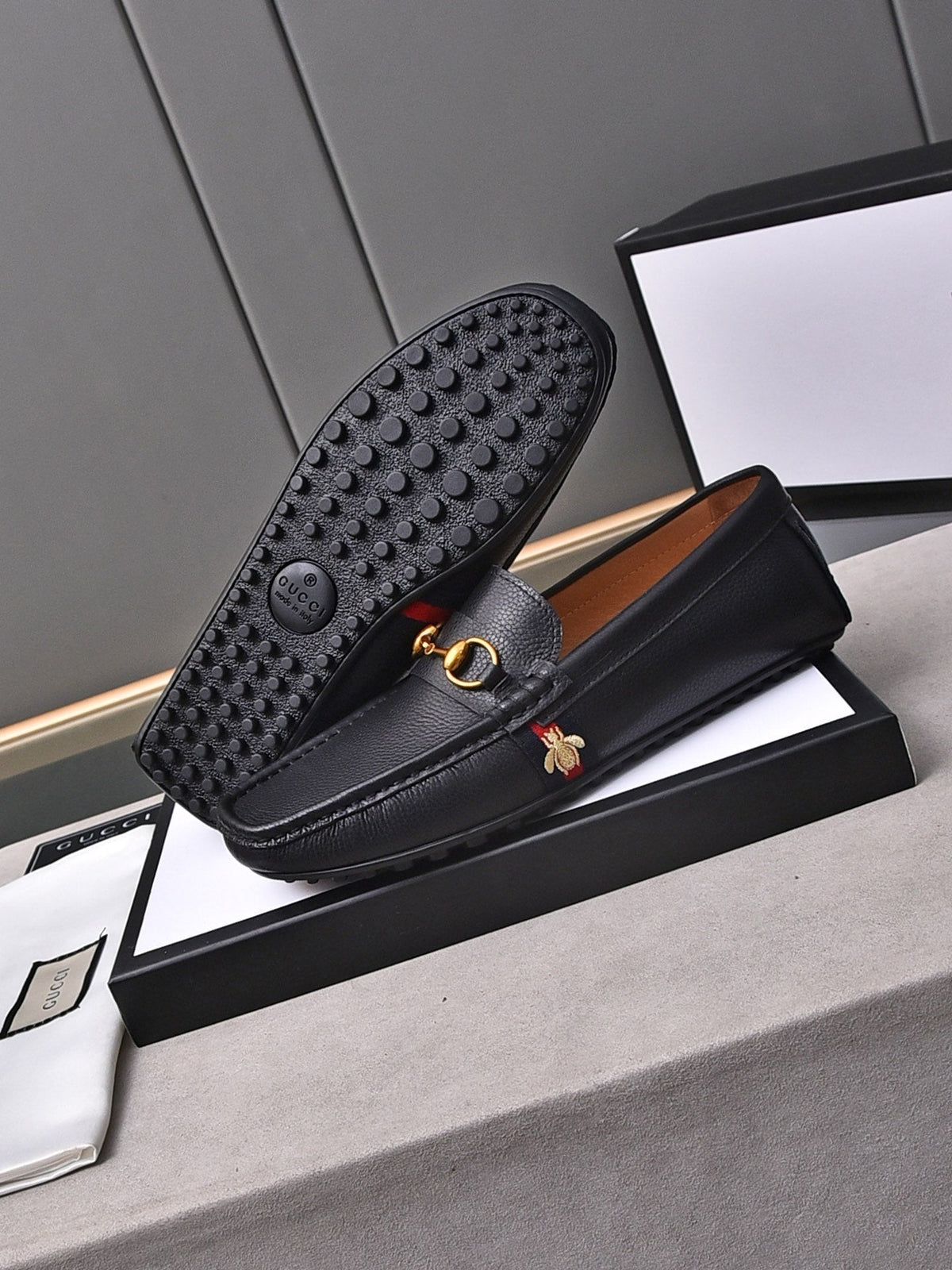 GG Men's Bee Loafer Black Cowhide 853336