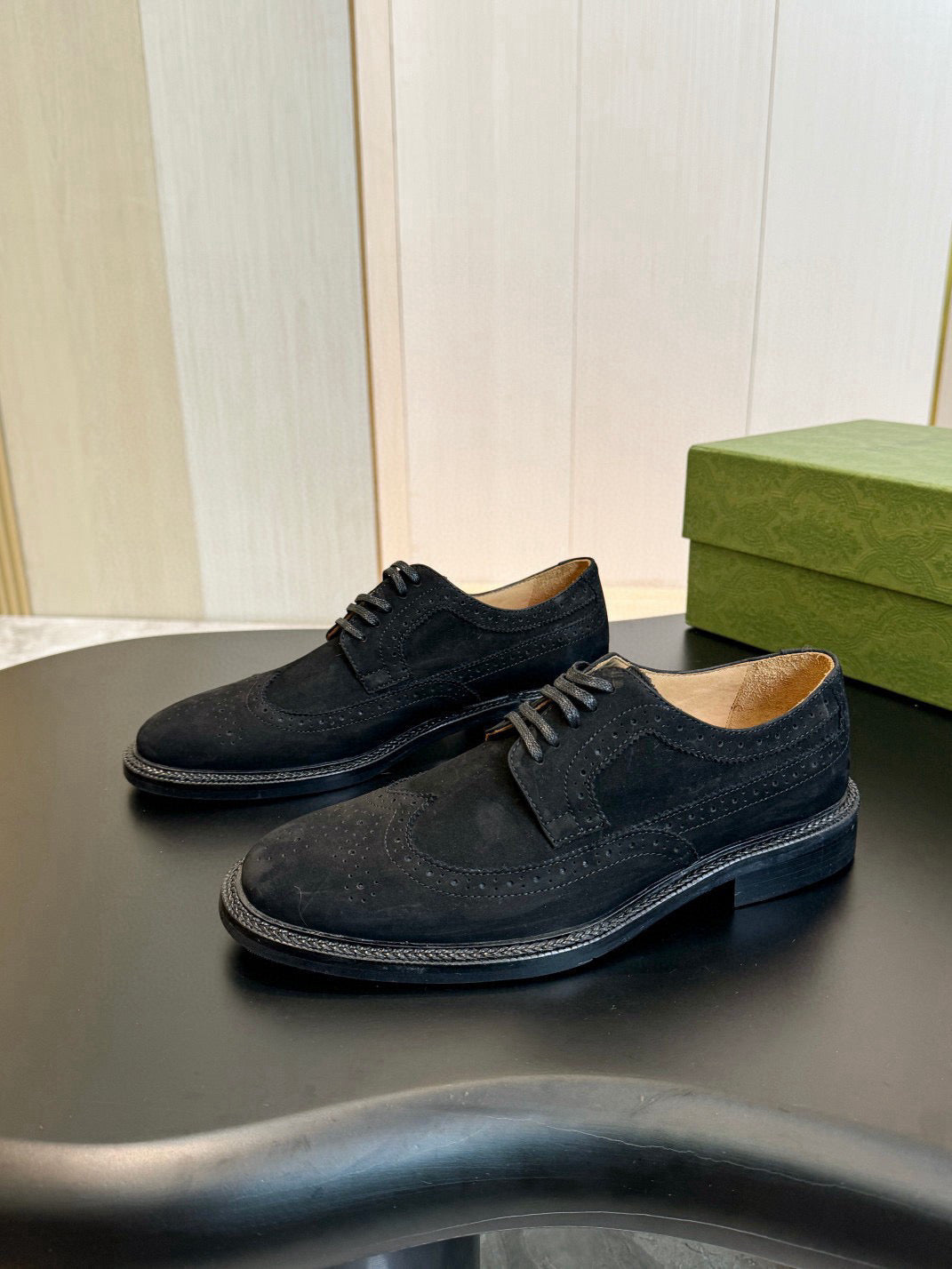 GG Men's Dress Shoe Black Suede 559324