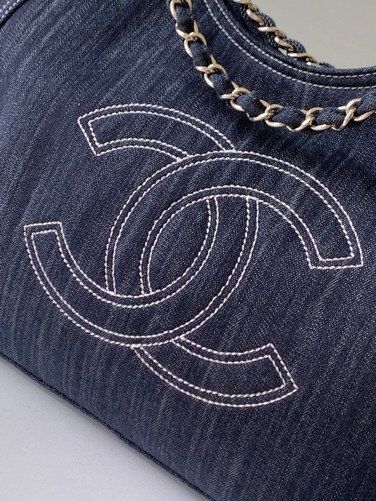 Chanel 25 Tote Bag Navy Blue 48cm Denim Leather 289494