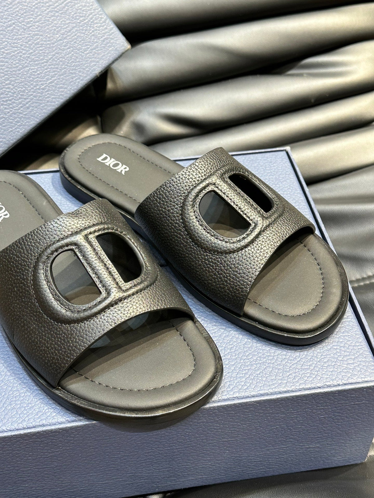 CD D-CLUB SLIDE SLIPPER BLACK GRAINED CALFSKIN