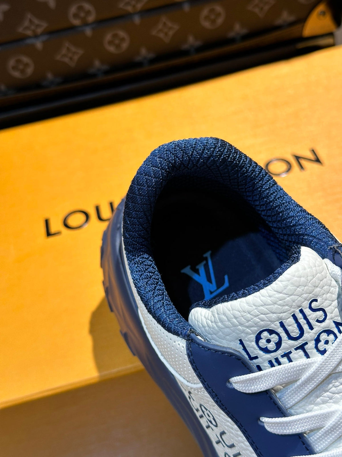THICK-SOLED SNEAKER COBALT BLUE AND WHITE CALFSKIN