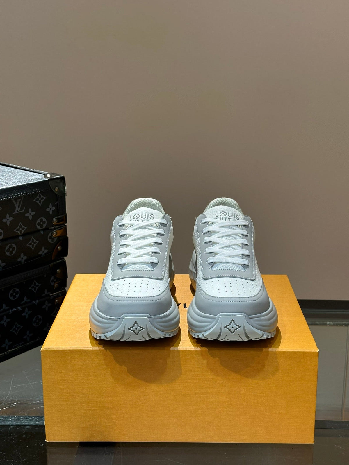 THICK-SOLED SNEAKER GREY AND WHITE CALFSKIN