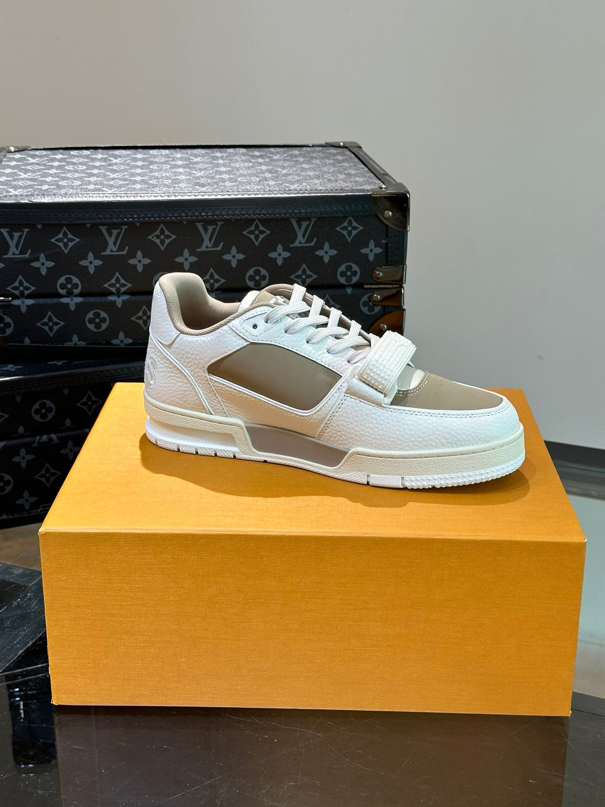LV TRAINER SNEAKERS IN WHITE CALFSKIN AND CAMEL BROWN SUEDE
