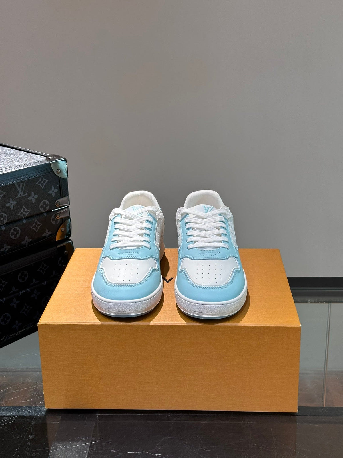 LV SNEAKER WHITE MIX BABY BLUE EMBOSSED CALFSKIN