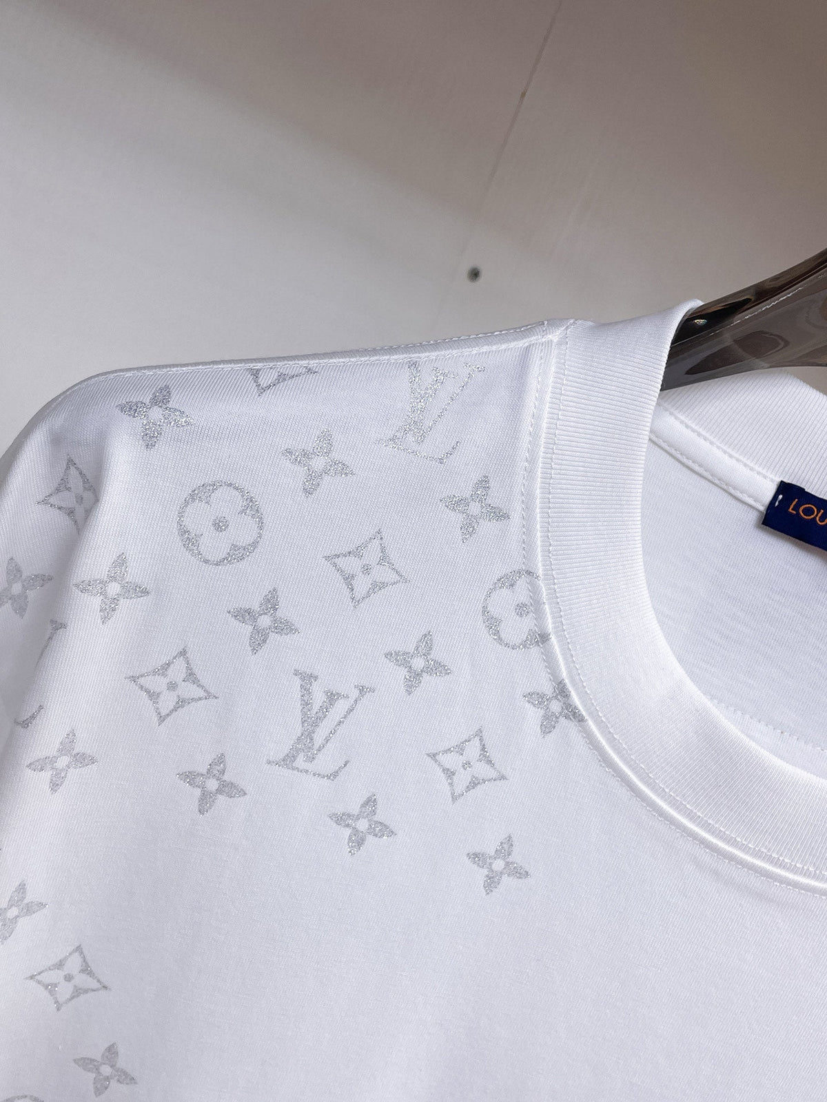 LV 2026 Men Short-sleeved T-shirt Monogram Cotton 303489