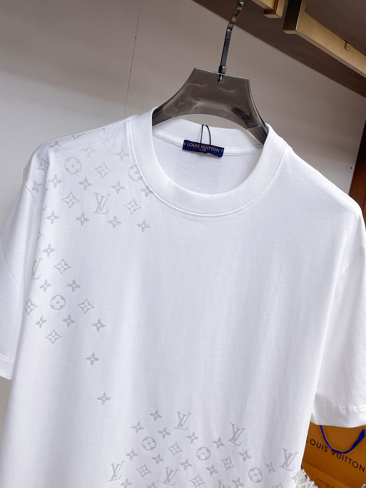 LV 2026 Men Short-sleeved T-shirt Monogram Cotton 303489