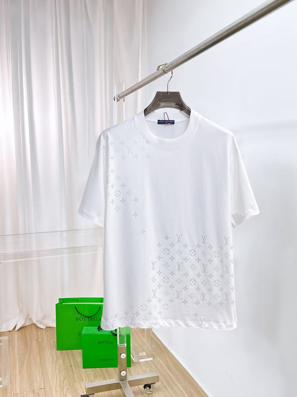 LV 2026 Men Short-sleeved T-shirt Monogram Cotton 303489