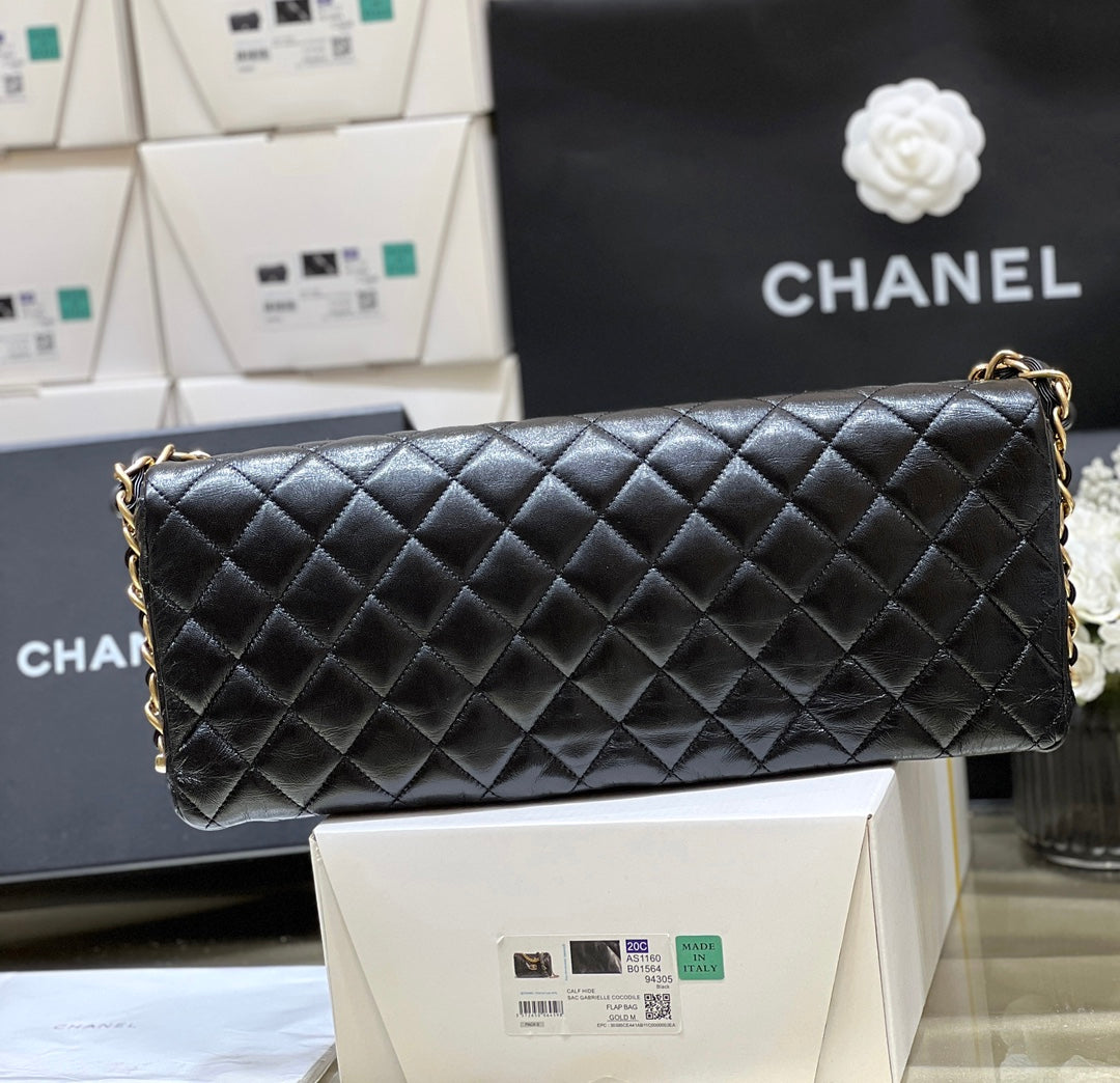 Chanel 24A MAXI Baguette Clutch Black Sheepskin 256043