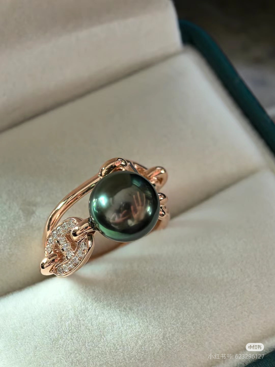 HM Pig Nose Black Pearl Rose Gold Ring