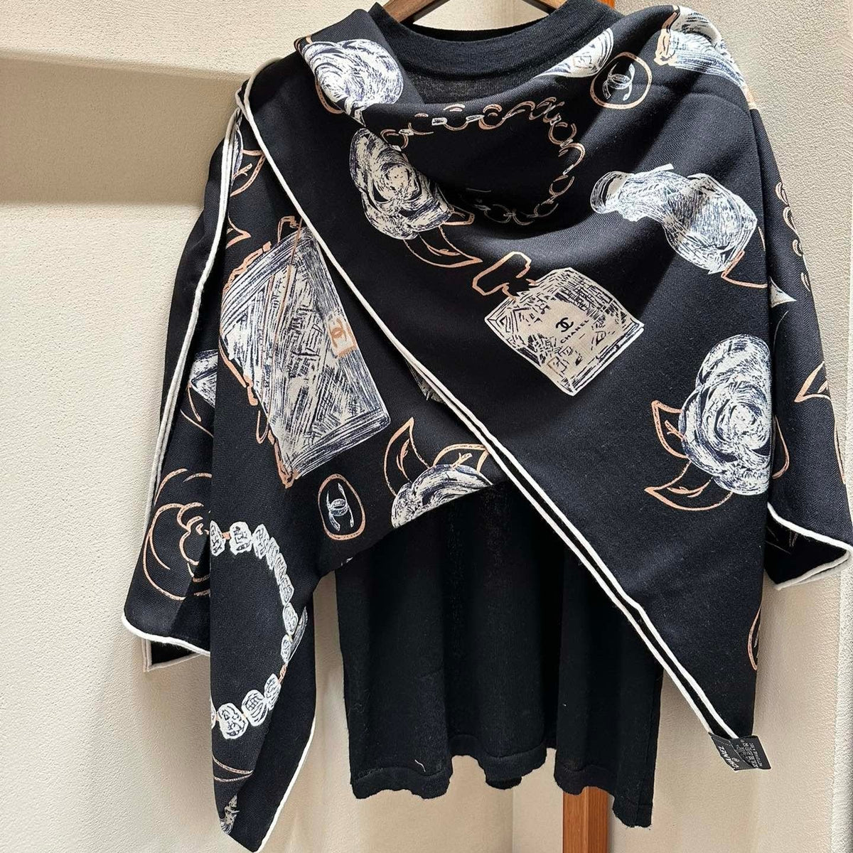 CC Square Scarf 140 CM In Black White Cashmere Silk 408655