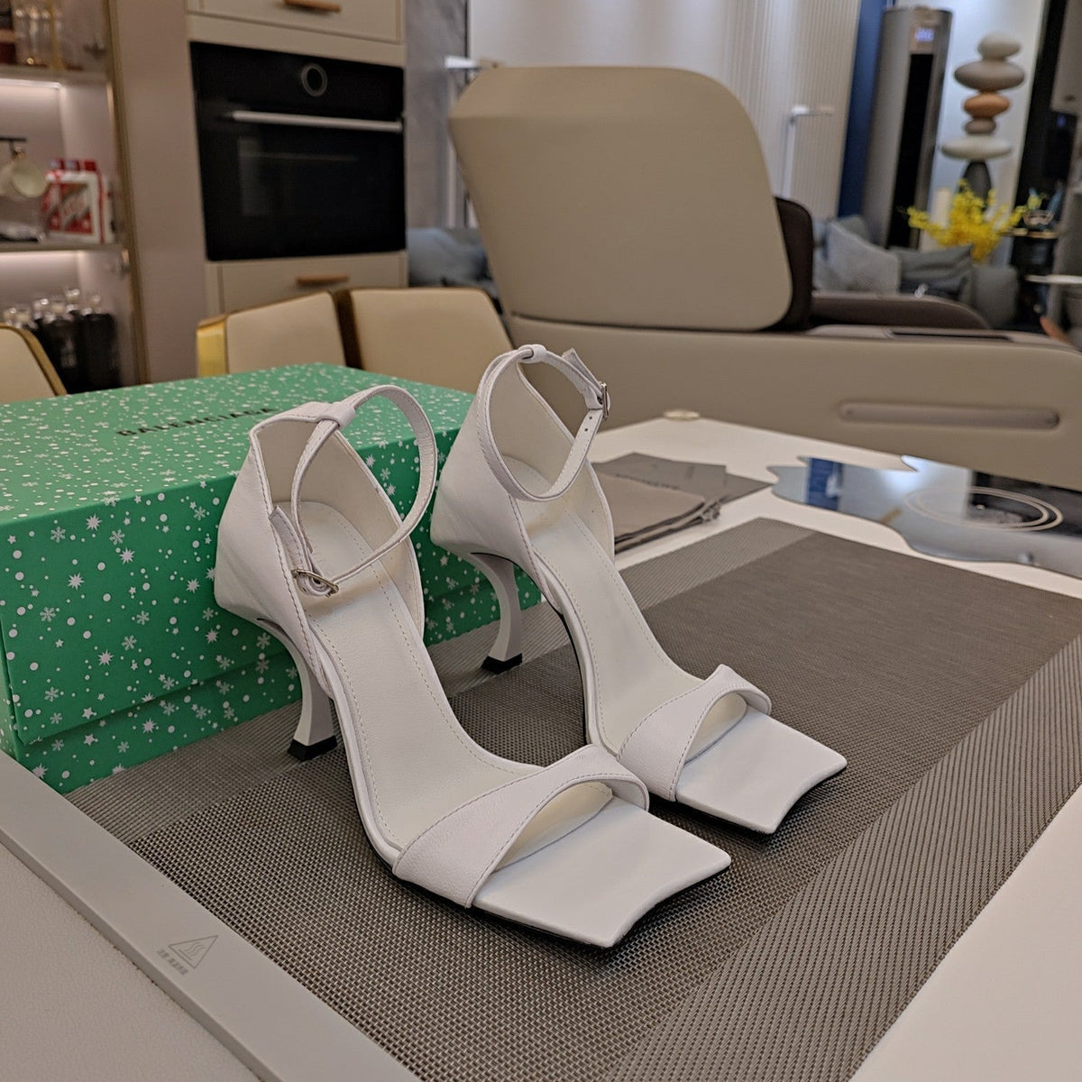 OPEN-TOE CURVED HIGH HEEL SANDALS IN WHITE SMOOTH CALFSKIN