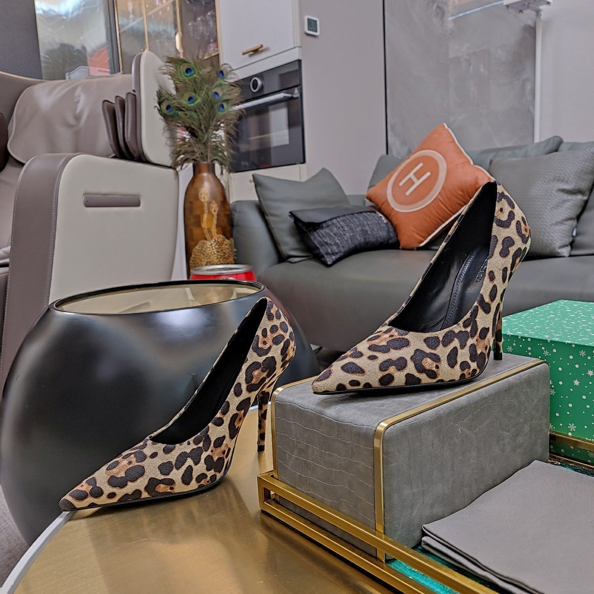 HIGH PUMPS IN BEIGE LEOPARD PRINT SUEDE