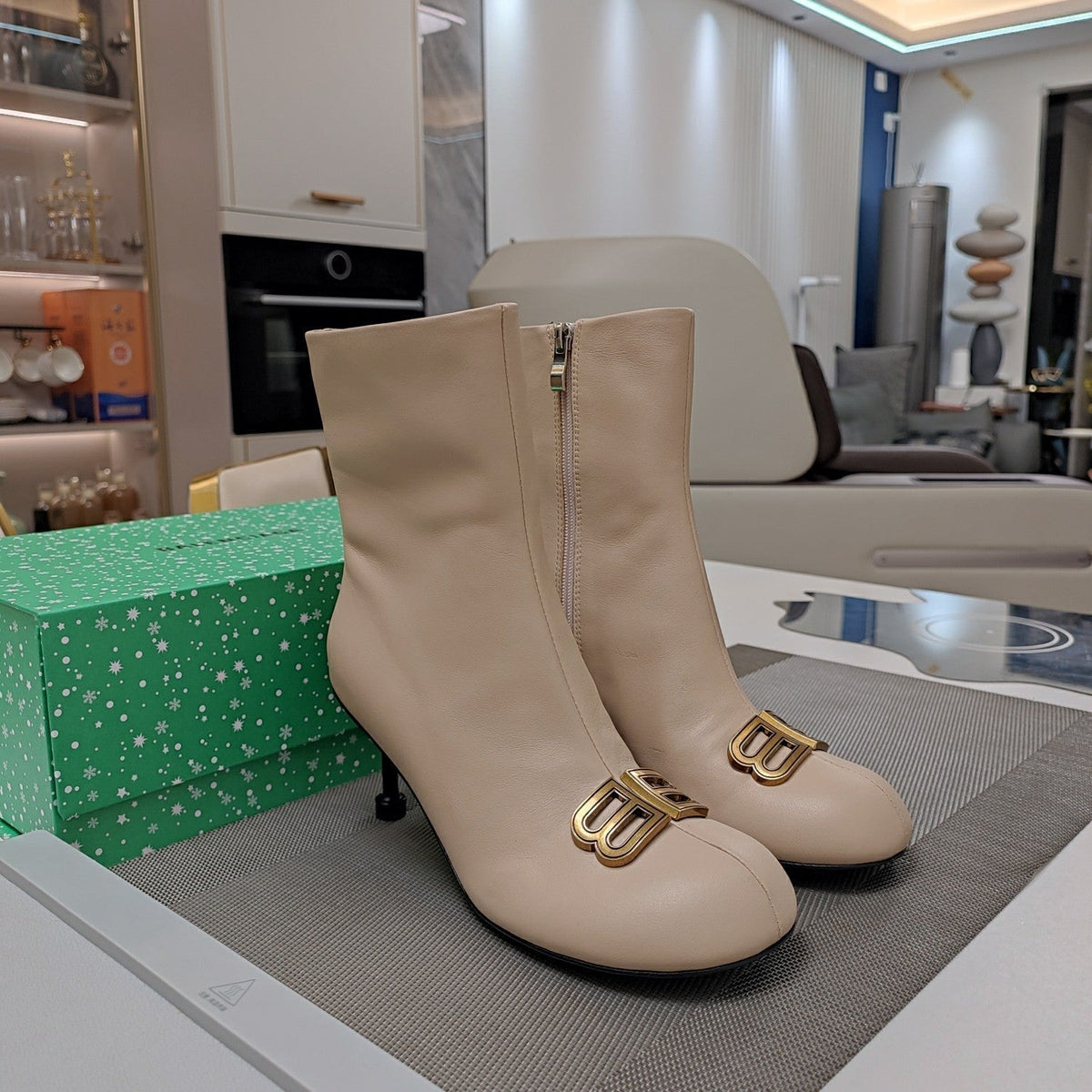 ROUND-TOE HIGH HEEL BOOTS IN BEIGE SMOOTH LAMBSKIN
