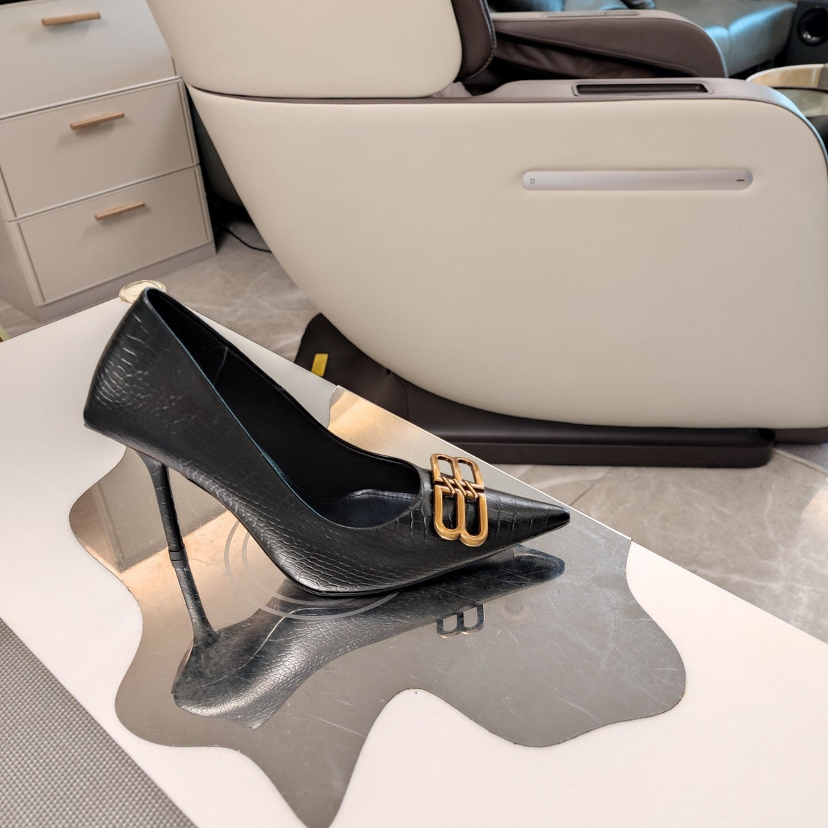 POINTED BB GOLD BUCKLE HIGH PUMPS IN BLACK CROCODILE PATTERN CALFSKIN