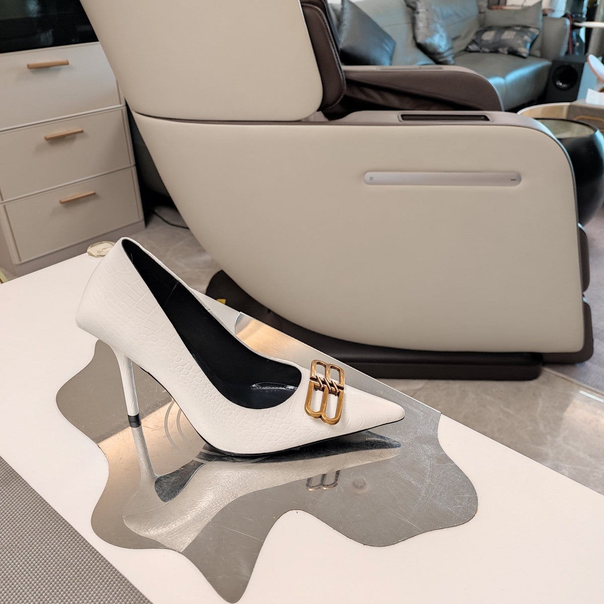 POINTED BB GOLD BUCKLE HIGH PUMPS IN WHITE CROCODILE PATTERN CALFSKIN