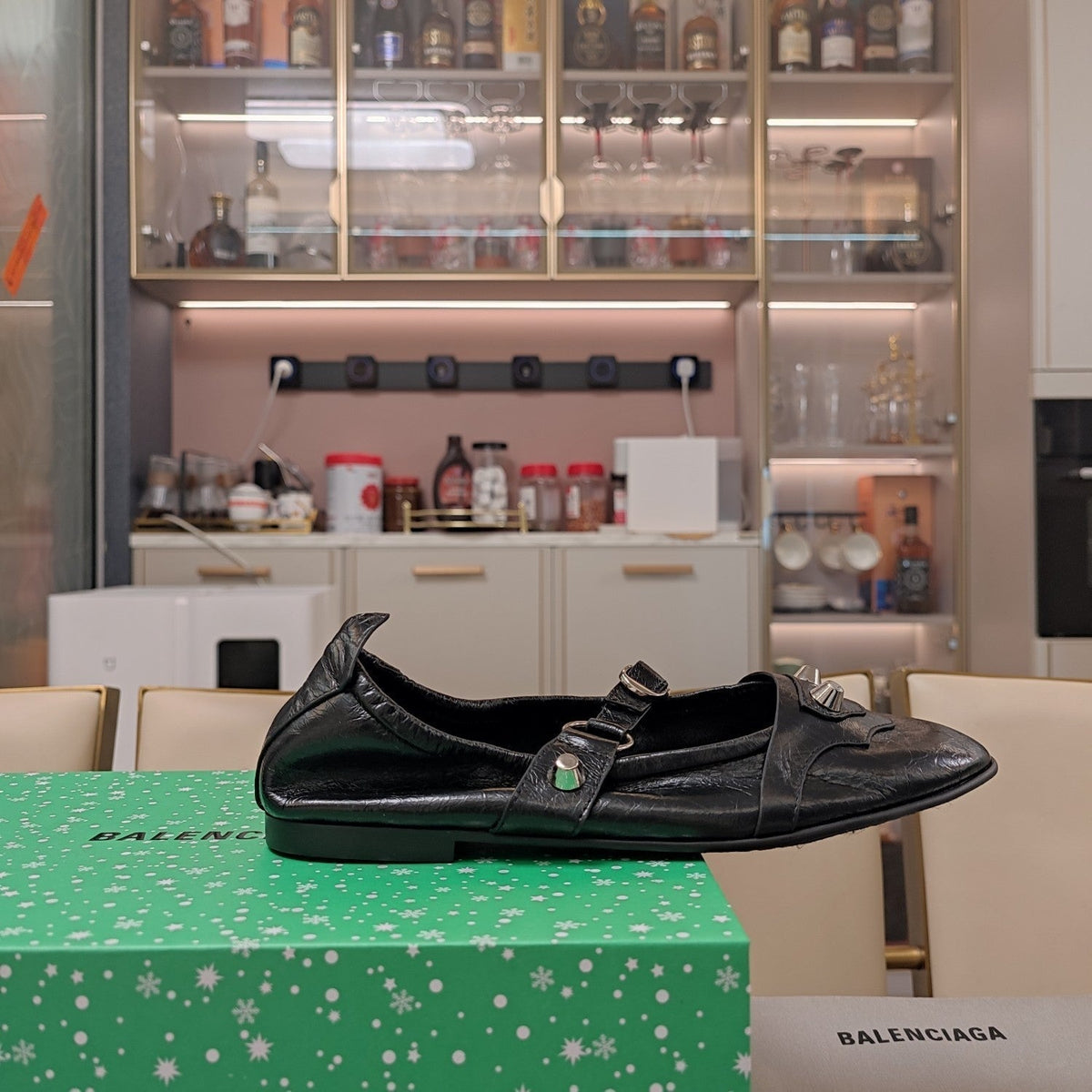 STUDDED MARY JANE FLATS IN BLACK SHINY LAMBSKIN