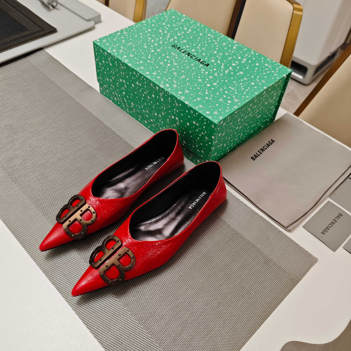 POINTED BALLET FLATS IN RED SHINY CRACKED SHEEPSKIN