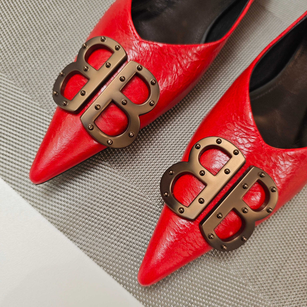 POINTED BALLET FLATS IN RED SHINY CRACKED SHEEPSKIN