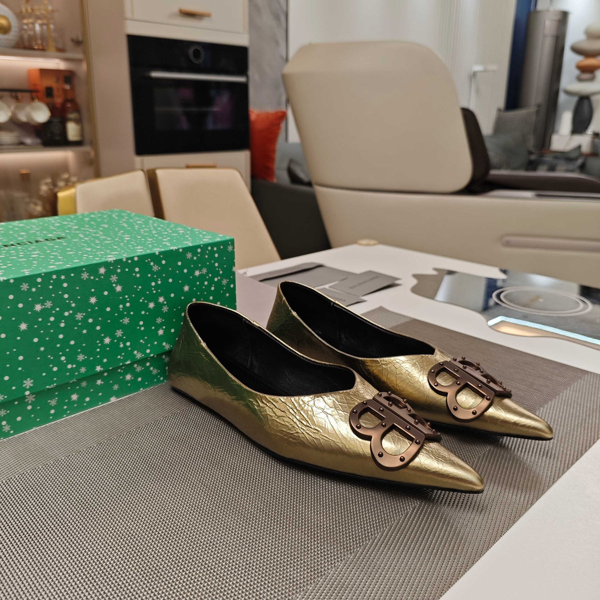POINTED BALLET FLATS IN GOLD METALLIC SHINY CRACKED SHEEPSKIN