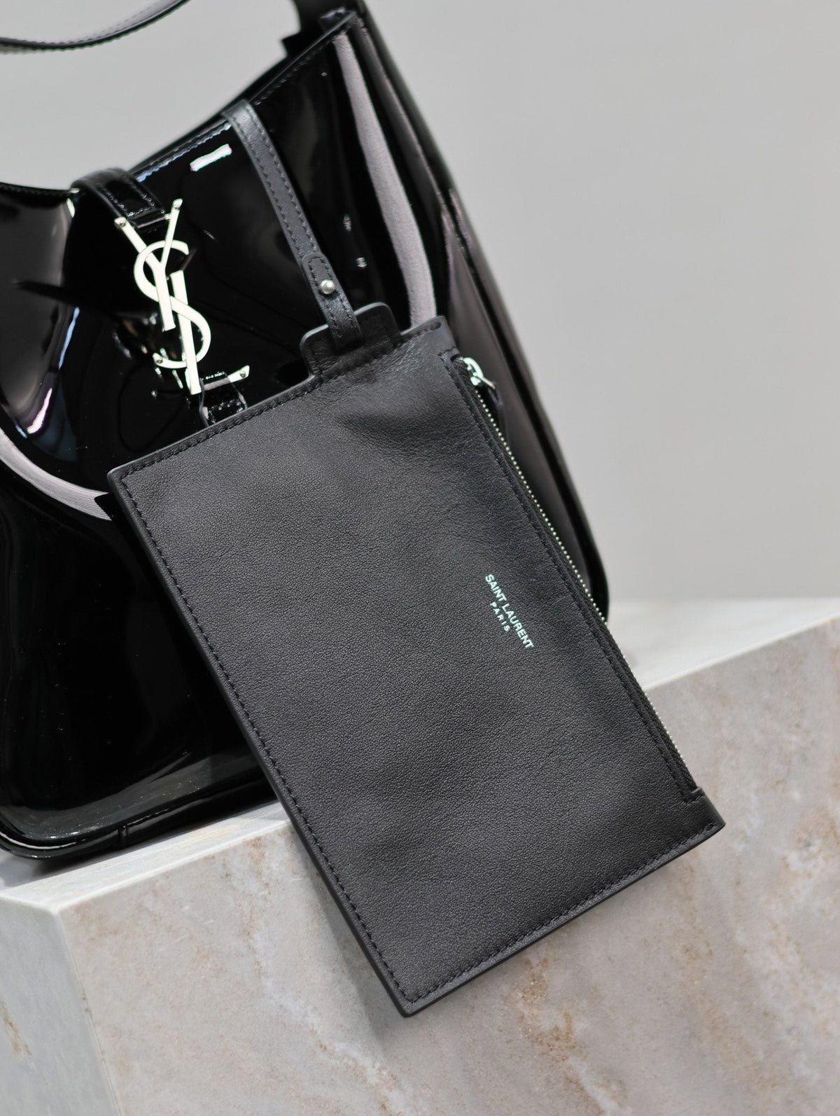 le 5a7 small 23cm black patent calfskin
