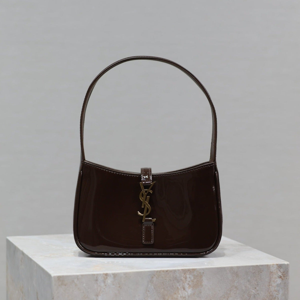 Le 5 a 7 19cm dark brown patent calfskin