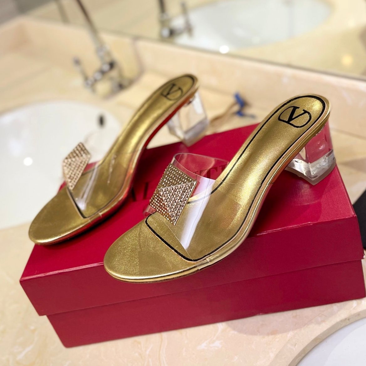 HIGH MULE 60MM IN GOLD SHEEPSKIN AND TRANSPARENT PVC