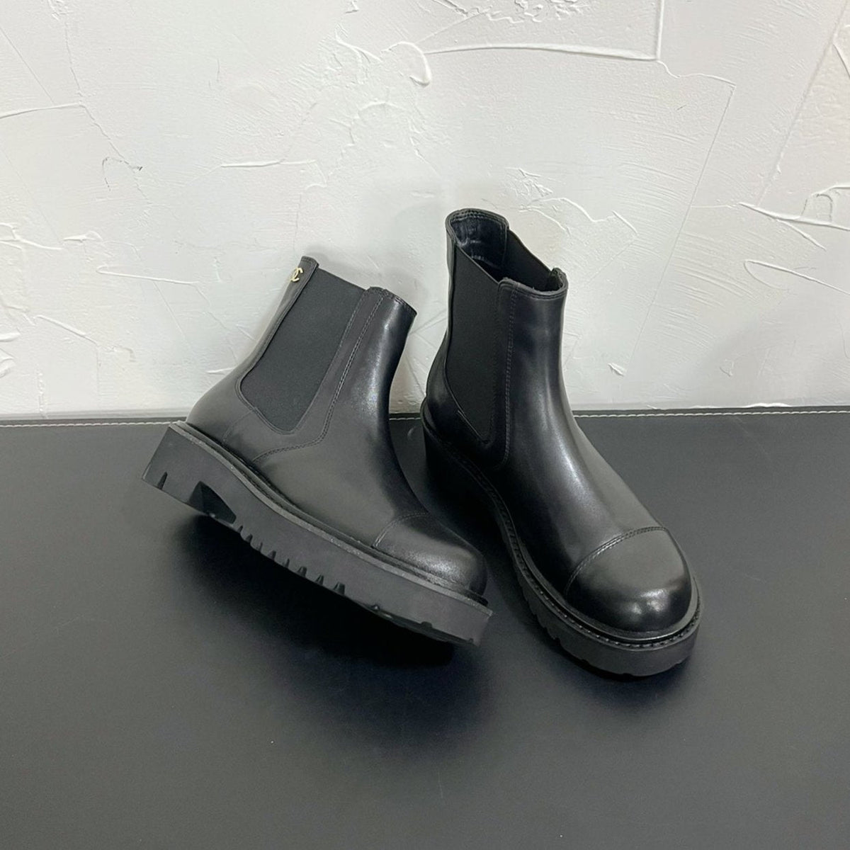 CC Chelsea Ankle Boots In Black Cowhide  949682