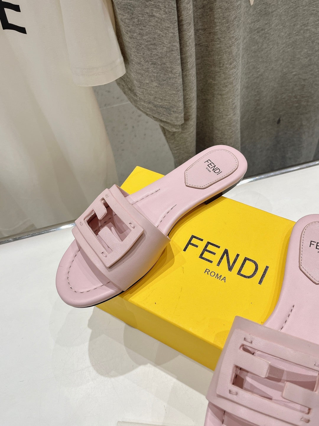 FENDI BAGUETTE SLIDES IN LIGHT PINK LAMBSKIN
