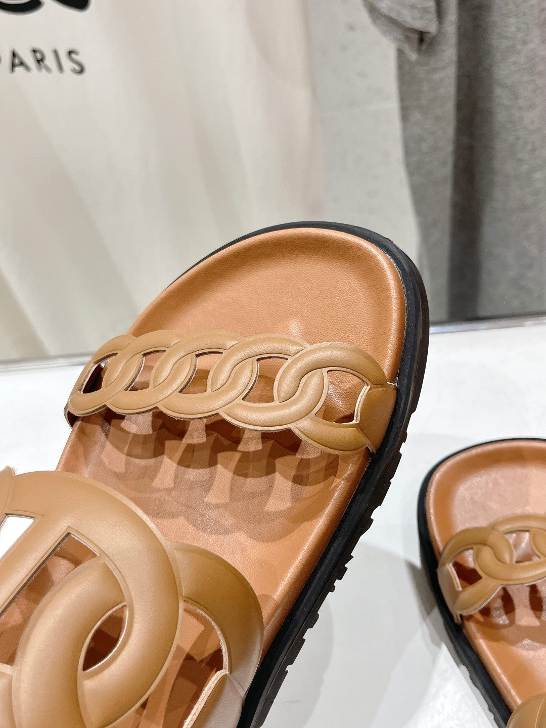 EXTRA SANDAL CARAMEL CALFSKIN