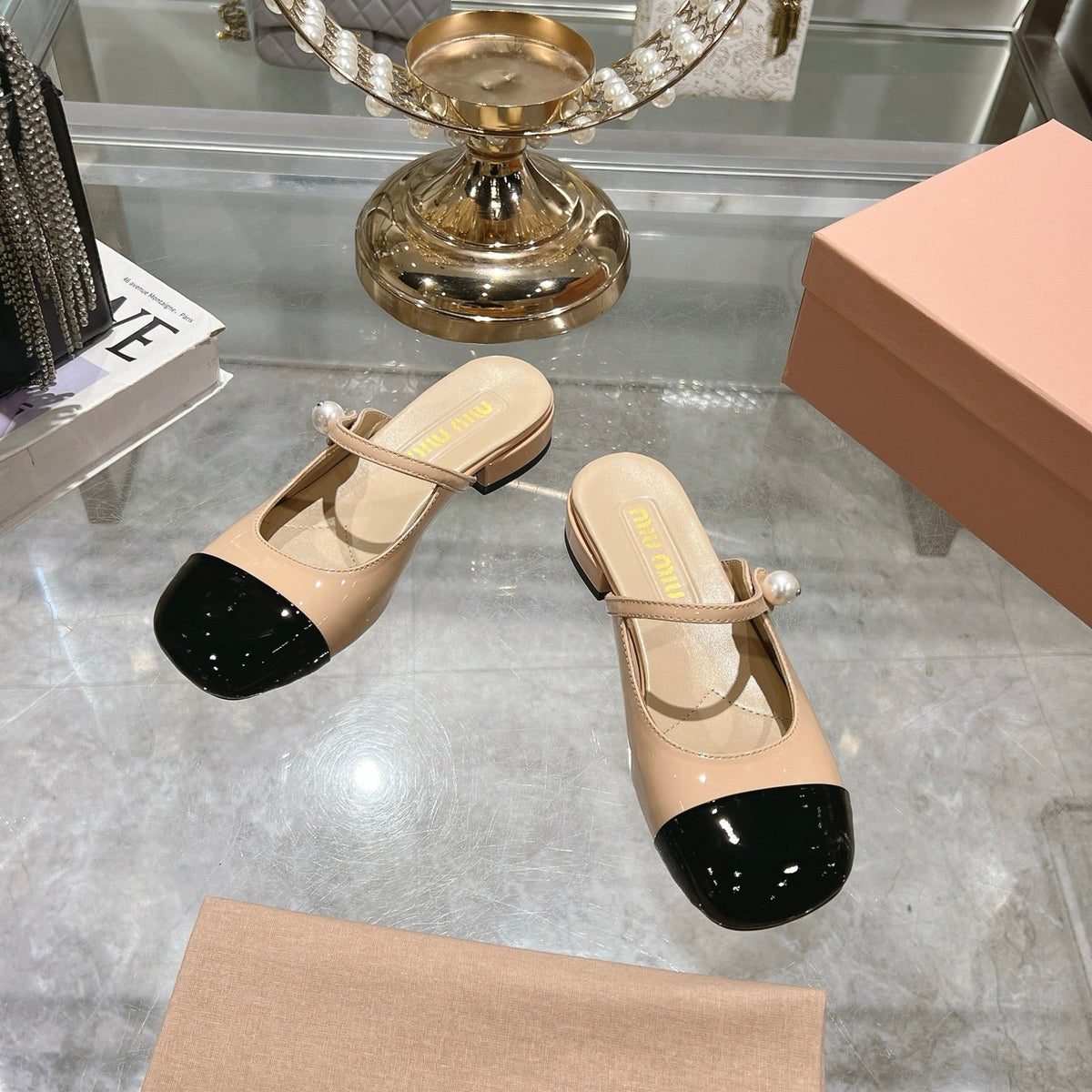 Miu 25C Flat Mule Cream Patent Leather 235308