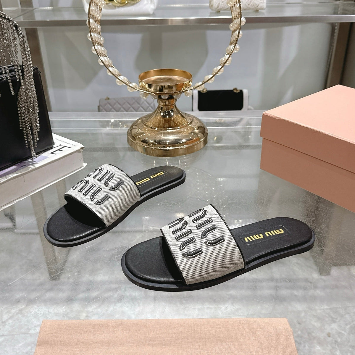 Miu Slippers Black Leather 235320