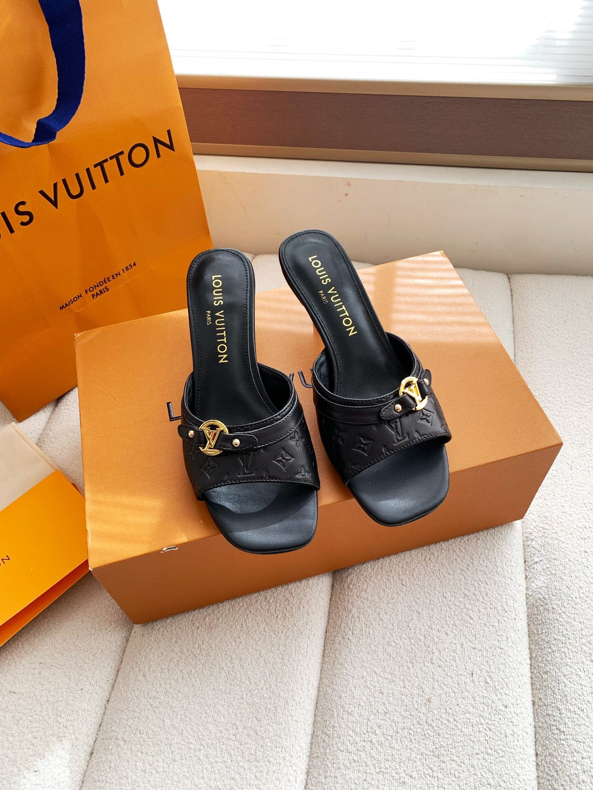 LV 26s High Heels 55 Slippers Black Sheepskin 614980