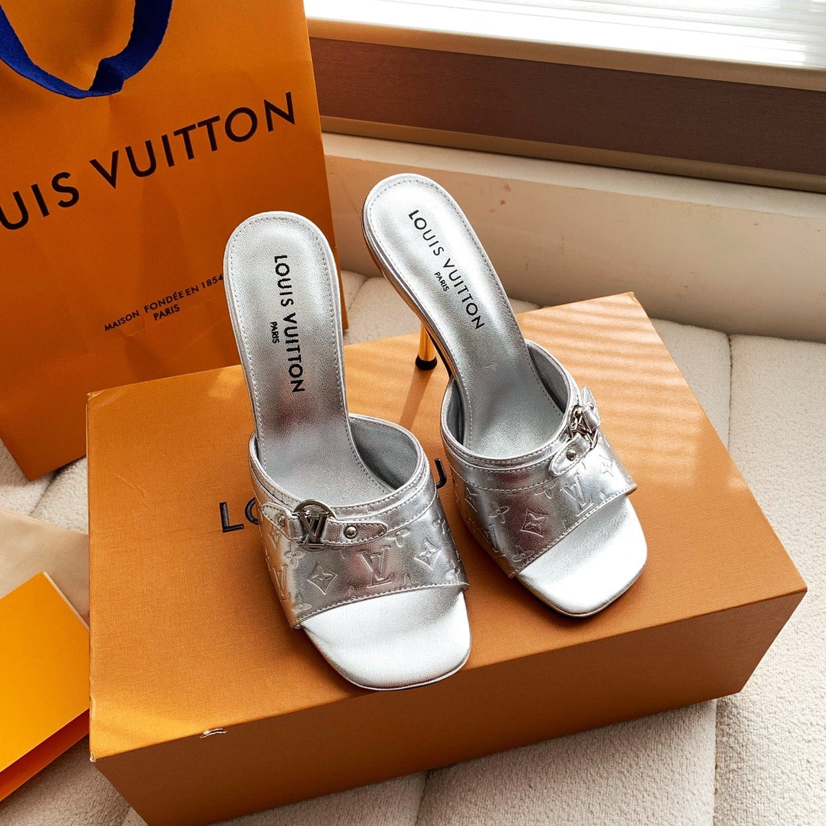 LV 26s High Heels 95 Slippers Sliver Sheepskin 614988