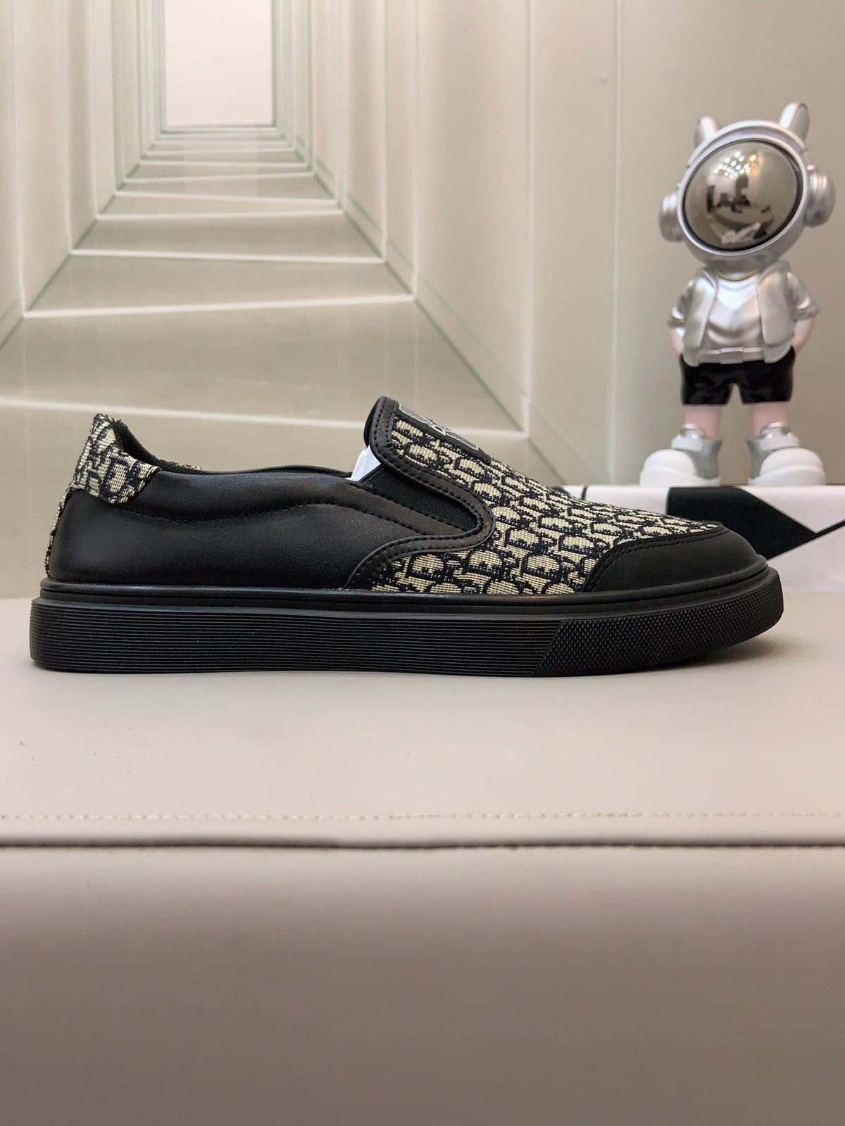 CD B23 SLIP ON BLACK CALFSKIN AND BEIGE FABRIC