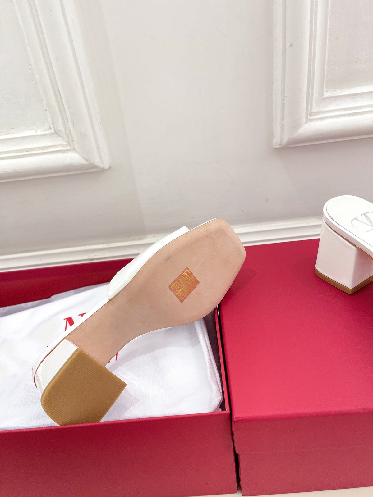 Vlogo 60 Patent Sandal White Leather