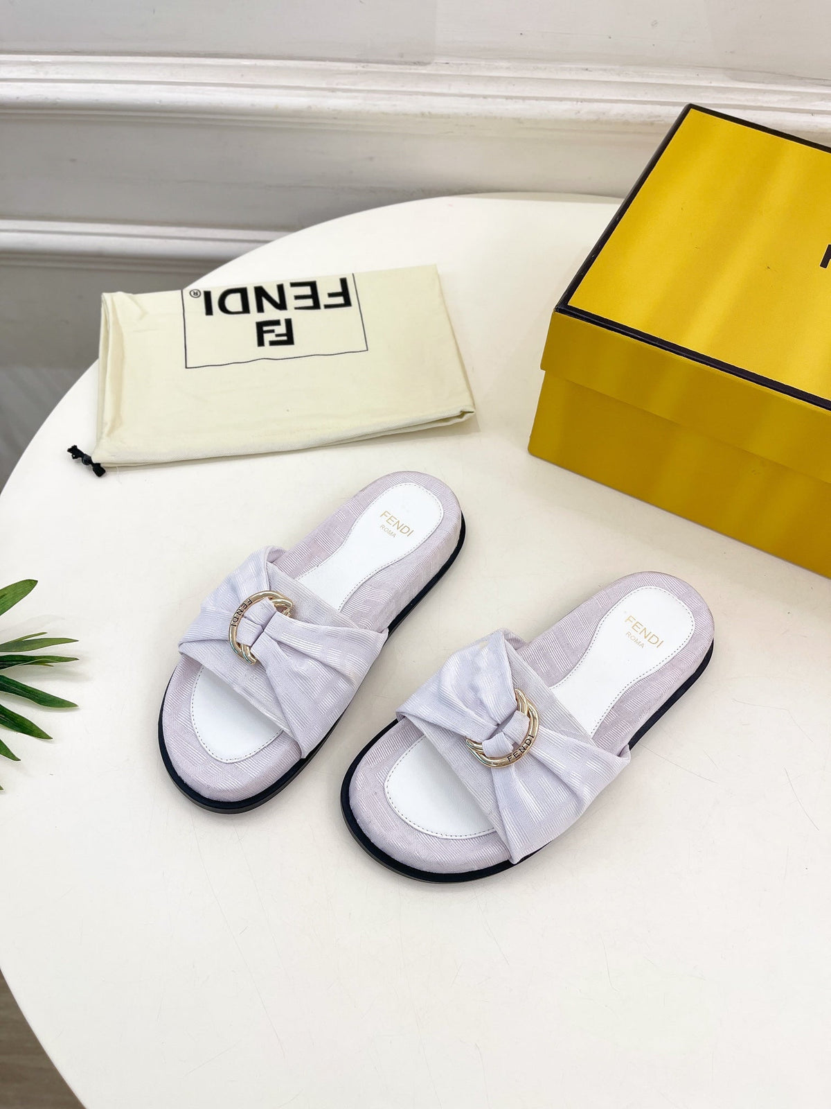 FENDI FLAT SLIPPER IN WHITE JACQUARD FABRIC WITH GOLD HARDWARE