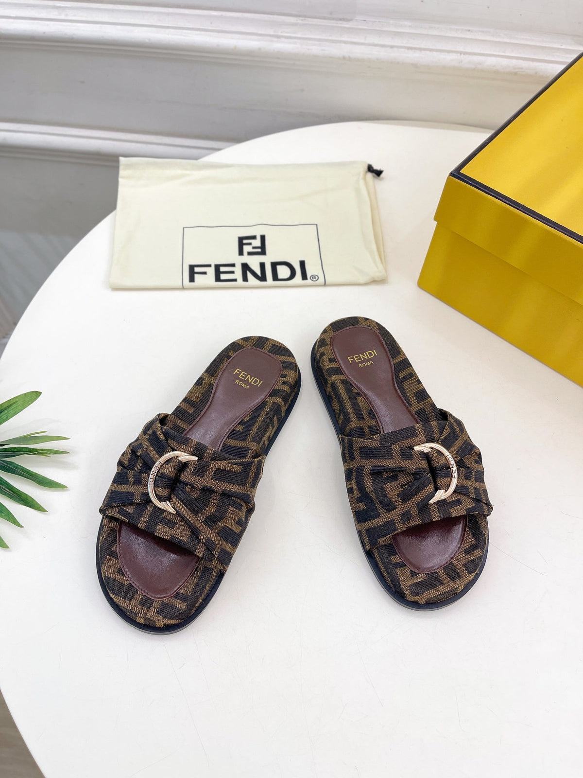 FENDI FLAT SLIPPER IN CHOCOLATE BROWN MONOGRAM JACQUARD FABRIC WITH GOLD HARDWARE