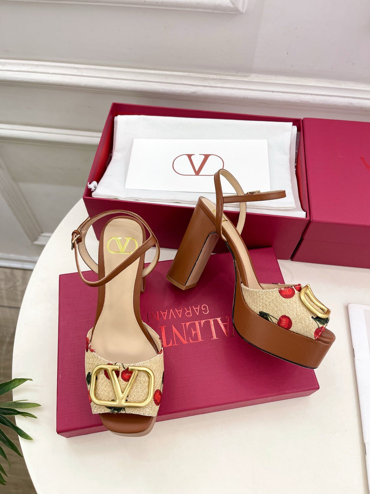 VT 25 Vlogo Platform Sandals Cherry Ankle Calfskin 330980
