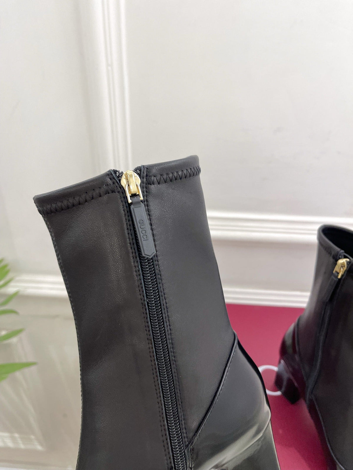 GG half-D chain buckle ankle boots black sheepskin 536056