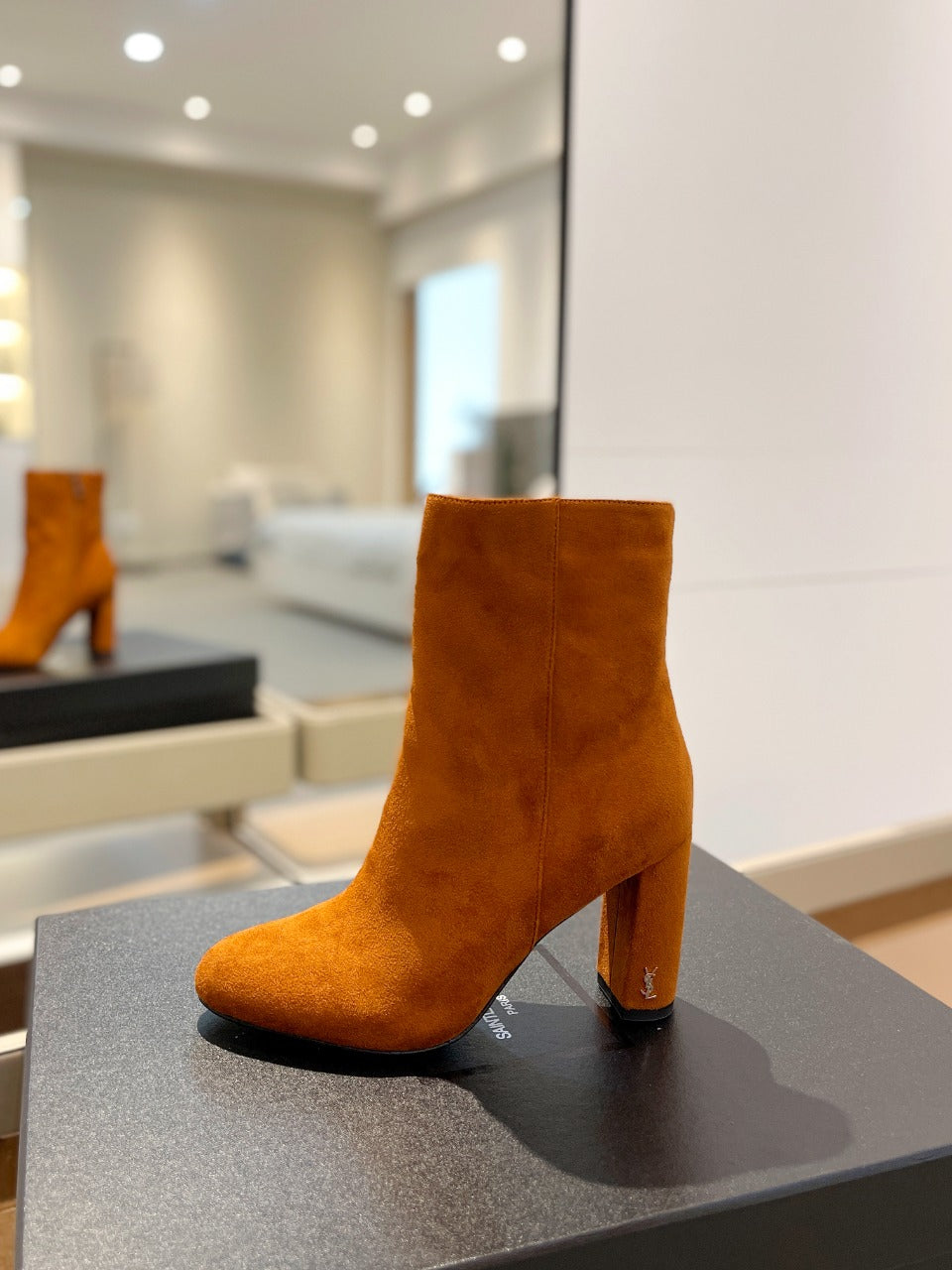 SL HONORÃ‰ BOOTIES BRICK SUEDE