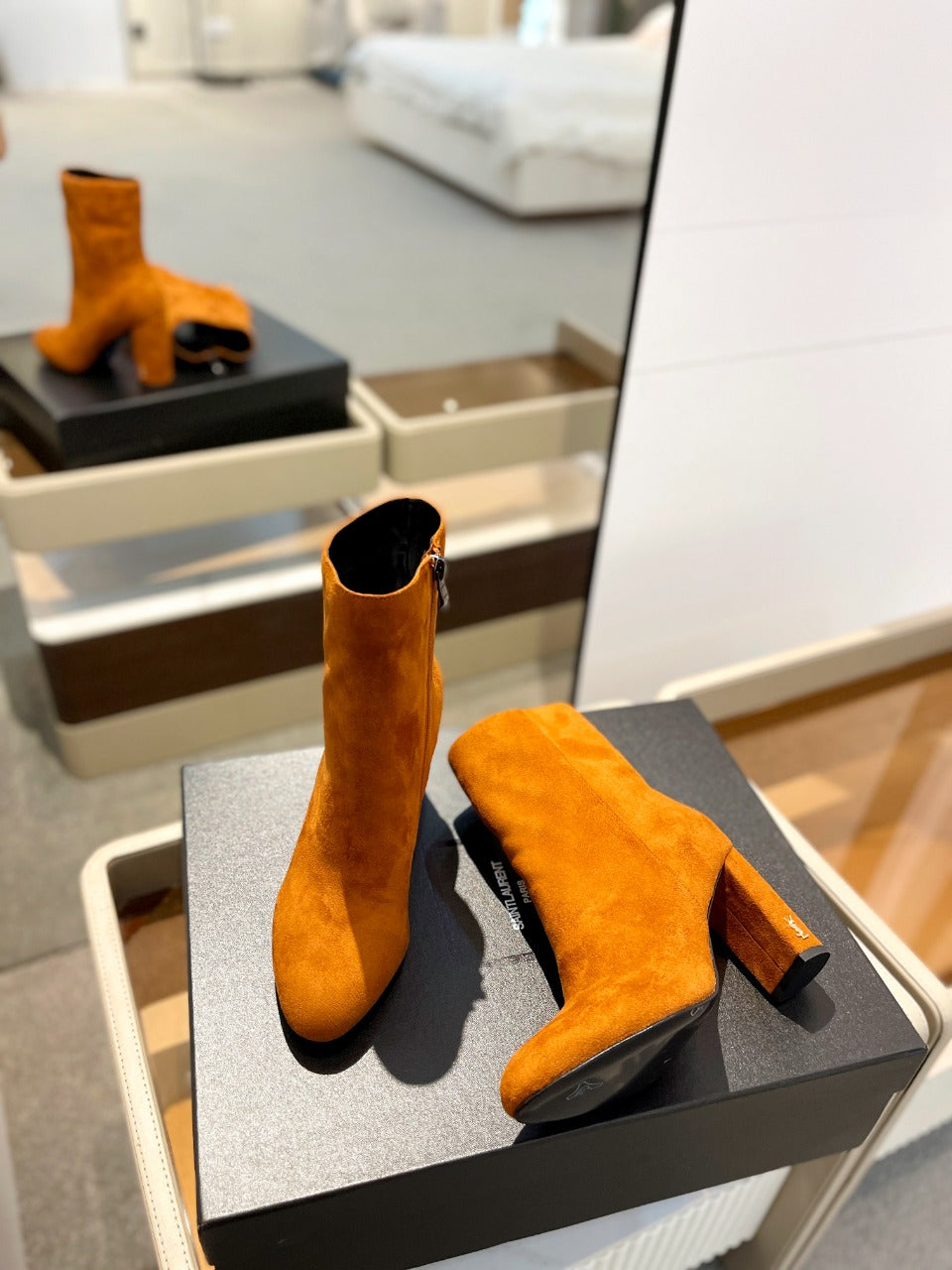 SL HONORÃ‰ BOOTIES BRICK SUEDE