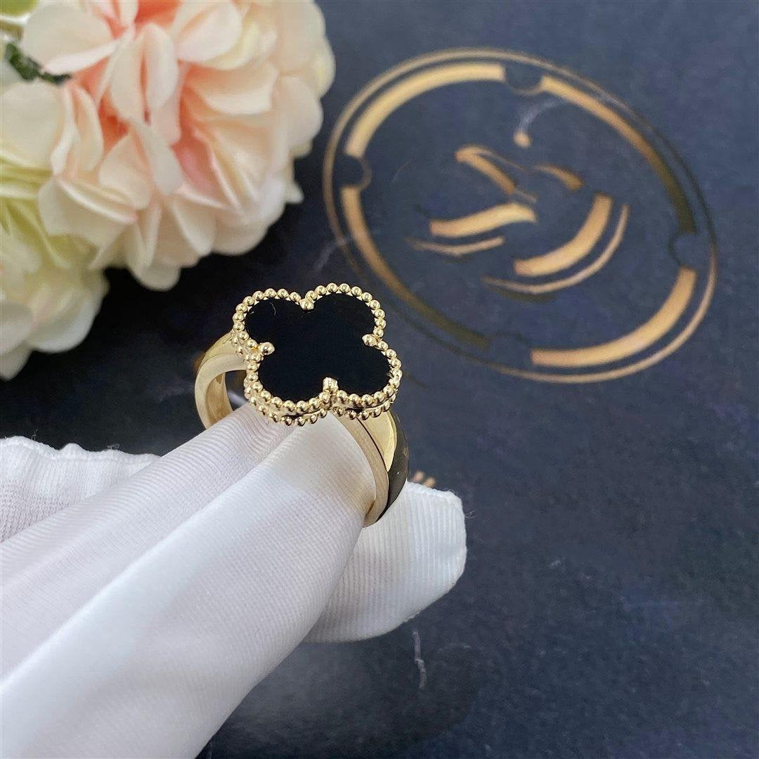 CLOVER ONYX RING