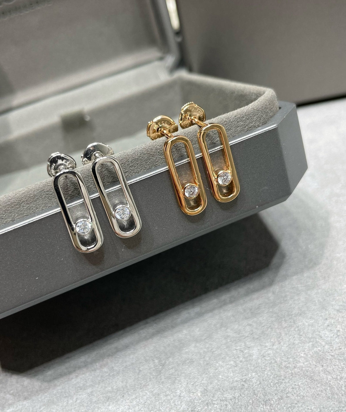 MOVE UNO SMALL 1 DIAMOND EARRINGS