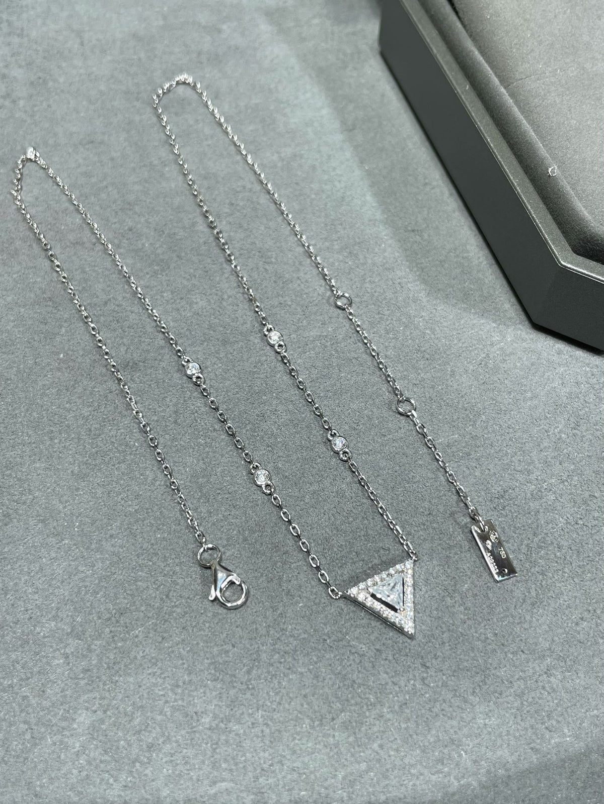 MESSIK TRIANGLE DIAMOND SILVER NECKLACE
